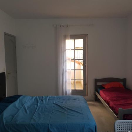 Studio Pour 3 Personnes Au Calme Dans Villa Νίκαια Εξωτερικό φωτογραφία