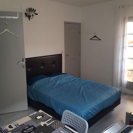 Studio Pour 3 Personnes Au Calme Dans Villa Νίκαια Εξωτερικό φωτογραφία