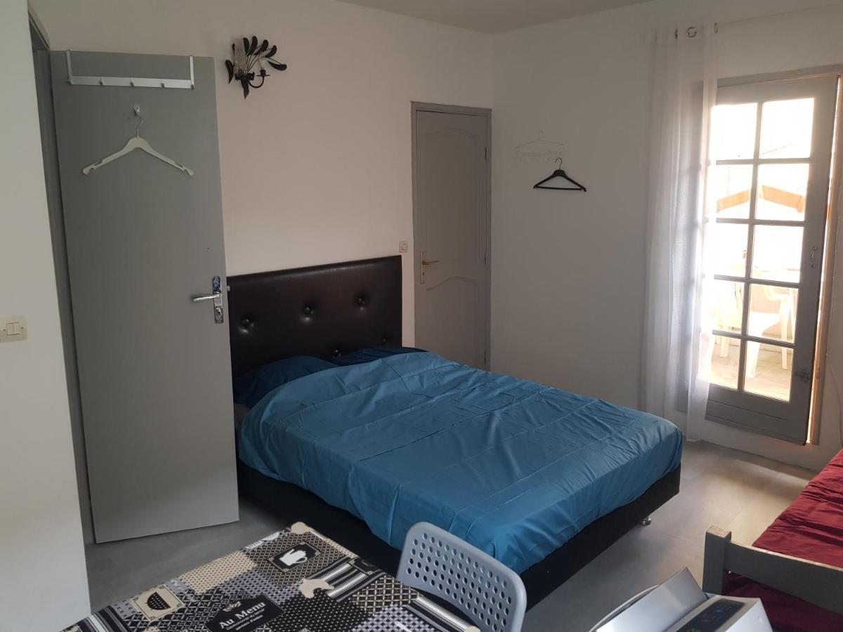 Studio Pour 3 Personnes Au Calme Dans Villa Νίκαια Εξωτερικό φωτογραφία